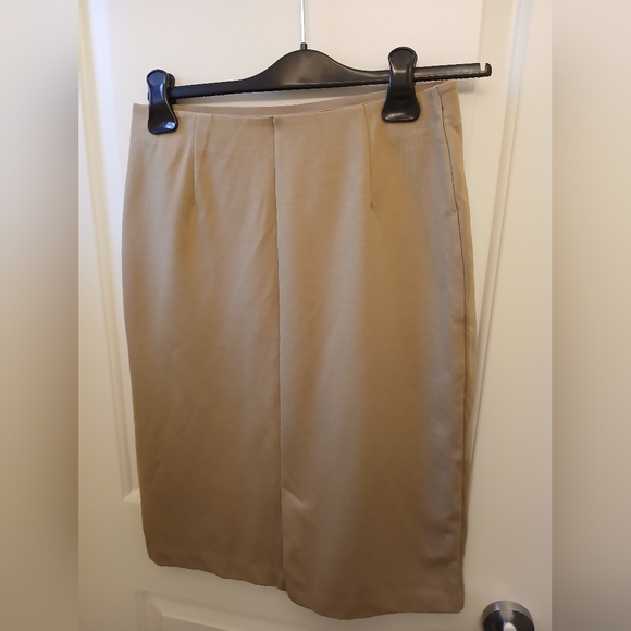 Pencil skirt - Picture 2 of 3